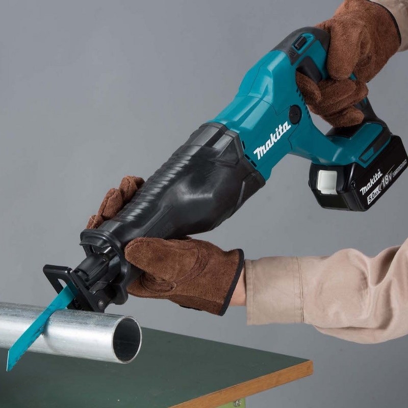 Сабельная аккумуляторная пила Makita 18В LXT DJR186RFE
