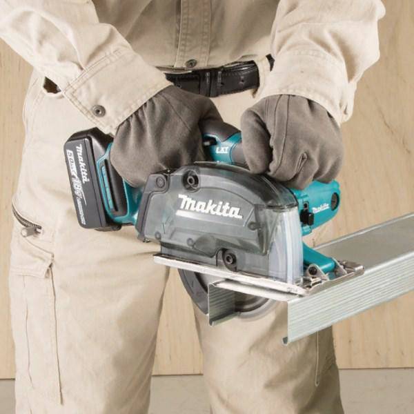 Дисковая аккумуляторная пила 136 мм, 18В LXT Makita DCS552Z