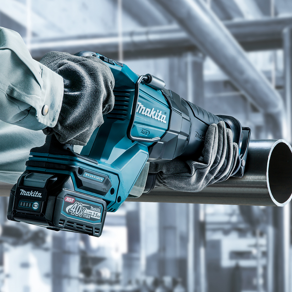 Сабельная аккумуляторная пила Makita 40В XGT JR001GZ