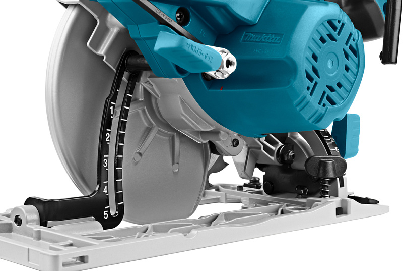 Дисковая аккумуляторная пила 165 мм, 18В LXT Makita DHS680Z