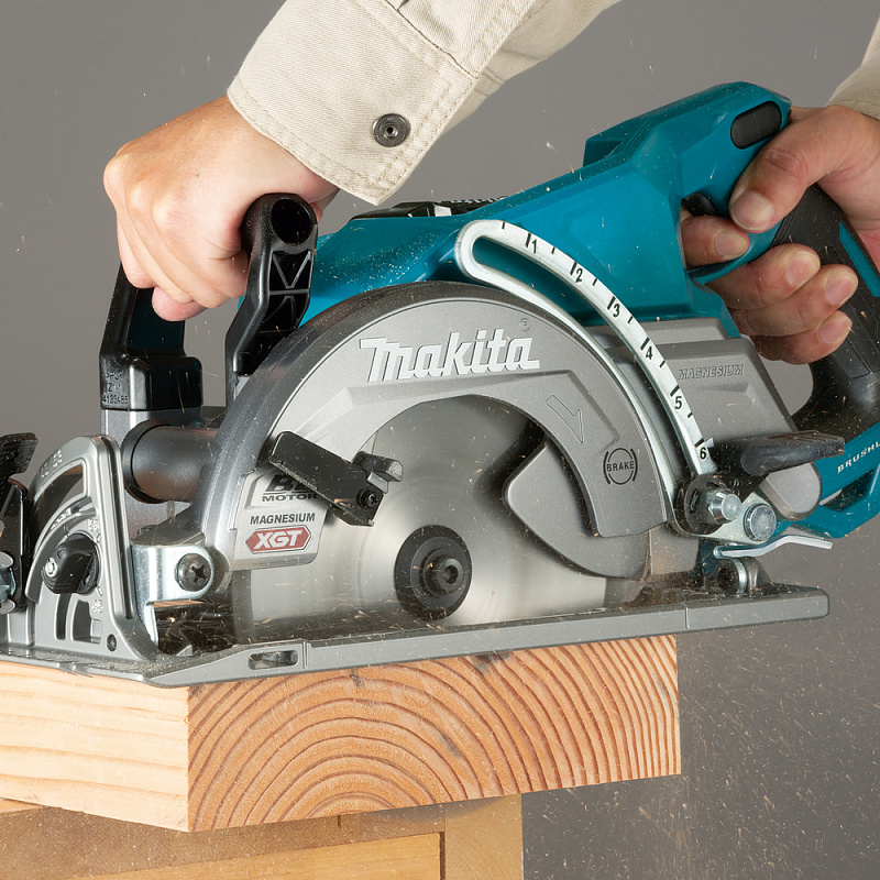 Дисковая аккумуляторная пила 185 мм, 40В XGT Makita RS001GZ