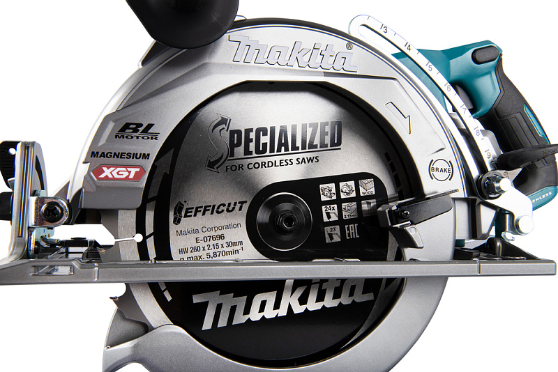 Дисковая аккумуляторная пила 260 мм, 40В XGT Makita RS002GZ