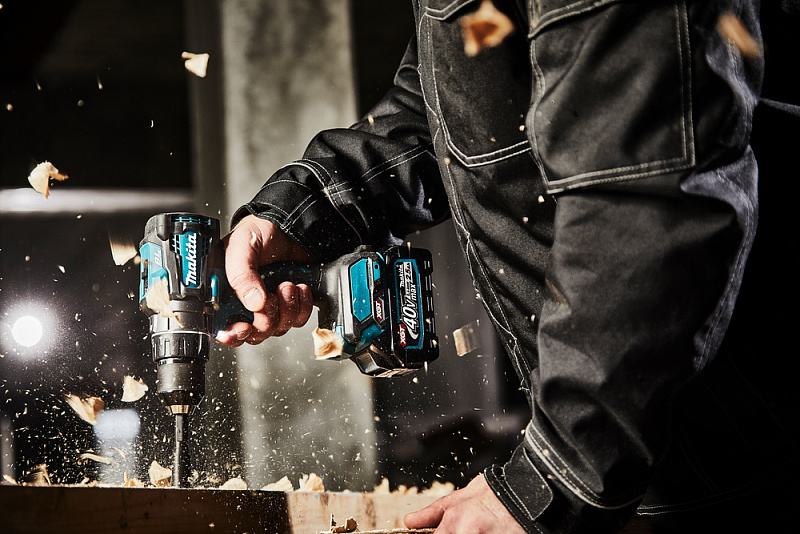 Дрель-шуруповерт 140 Нм, 40В XGT Makita DF001GD201