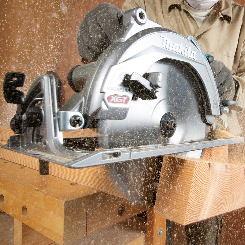 Дисковая аккумуляторная пила 260 мм, 40В XGT Makita RS002GZ