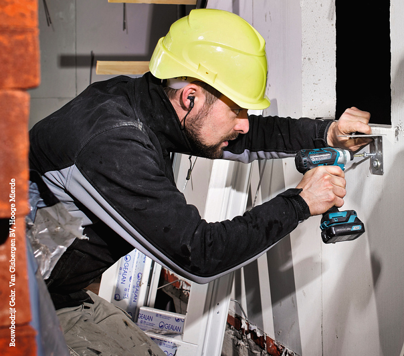 Аккумуляторный шуруповерт 135 Нм, 12В CXT Makita TD111DWAE