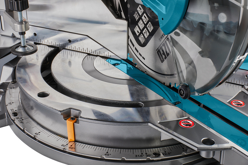 Торцовочная аккумуляторная пила Makita 40В XGT LS004GZ01